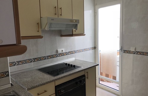 Alicante City Centre Apartment | Beachfront Retreat with Castle Views and Family Amenities