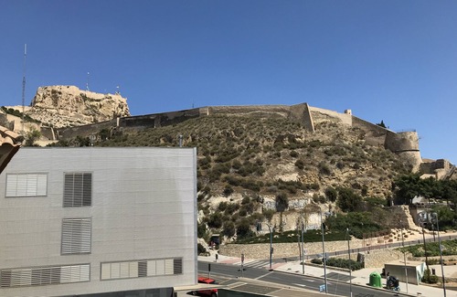 Alicante City Centre Apartment | Beachfront Retreat with Castle Views and Family Amenities