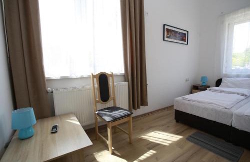 Szentes Bed & Breakfast | Cozy Centrál Panzió: Oceanfront Family Getaway Awaits
