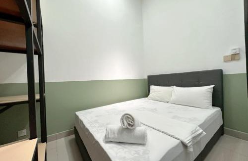 Setia Tropika Apartment | Family-Friendly Centra Residence Holiday Suites for 8