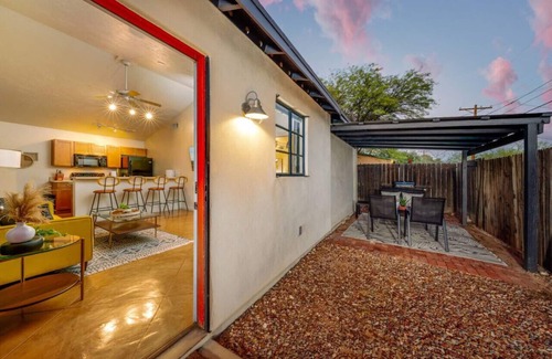 Blenman-Elm Apartment | Cozy Central Guesthouse with Spa and Family-Friendly Amenities