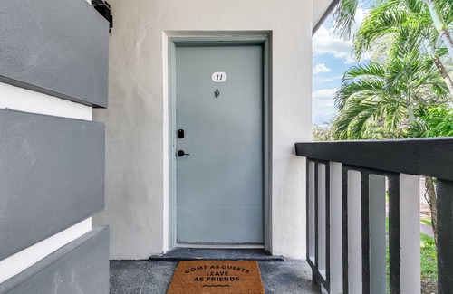 Virginia Gardens Apartment | Convenient 1B Apartment Near Airport with Pool & Spa