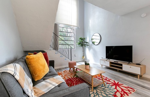 Virginia Gardens Apartment | Convenient 1B Apartment Near Airport with Pool & Spa