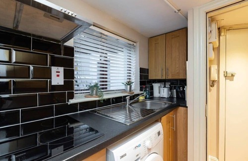 City Centre Dublin Apartment | Central 1bedroom flat with small patio & fast WIFI