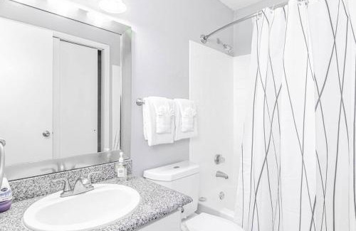 Brentwood Apartment | Convenient 1BR King Suites Near Downtown & Domain