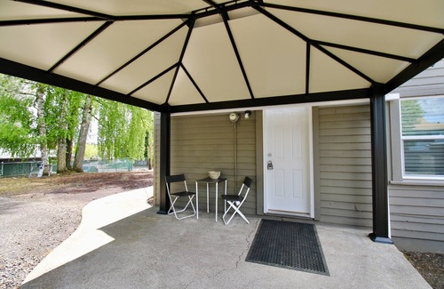 Bull Mountain House | Stylish Central 1BR Suite in Downtown Tigard - Pet Friendly!