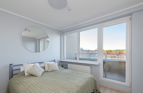 Liberty Avenue Apartment | Central 2 BD Apartment by Hostlovers