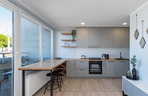 Liberty Avenue Apartment | Central 2 BD Apartment by Hostlovers