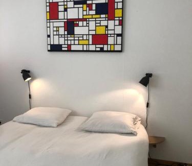 Eaux-Vives Jeu-de-l'Arc Apartment | Ideal 2 Bedroom Flat in Central Eaux-Vives Area