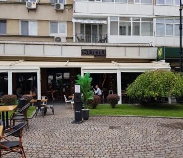 Craiova Apartment | Central 2: Guest Rated 10/10 with Pet and Child Friendly Amenities