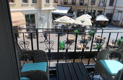 Craiova Apartment | Central 2: Guest Rated 10/10 with Pet and Child Friendly Amenities