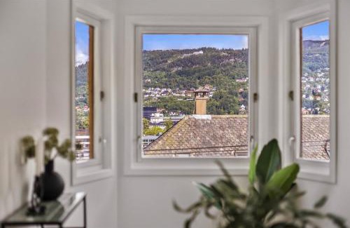 Arstad Apartment | Central 2 story modern apartment