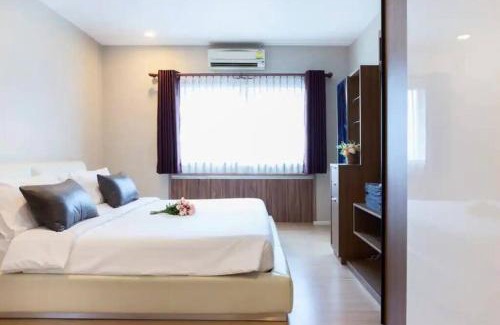 Ploenchit Apartment | Central 2BR 3 min walk from BTS Ploen Chit