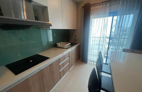 Ploenchit Apartment | Central 2BR 3 min walk from BTS Ploen Chit