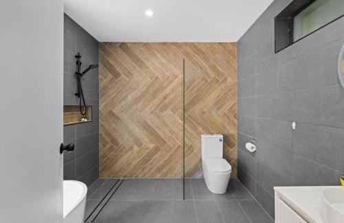 Chippendale House | Convenient 3 Bedroom Retreat in Sydney’s CBD and Chinatown