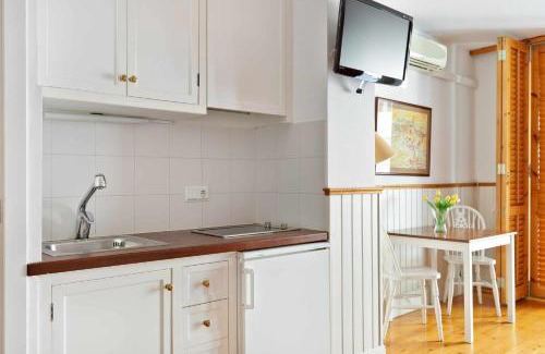 Sitges Town Center Apartment | Ideal Location: 10 Minutes from the Beach, 4-Star Rating