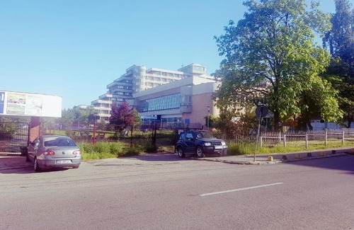 Baile Felix Apartment | Convenient Central Accommodation in Baile Felix with Hot Tub