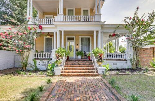 Albany House | Welcoming Albany Retreat with Porch & Patio Oasis