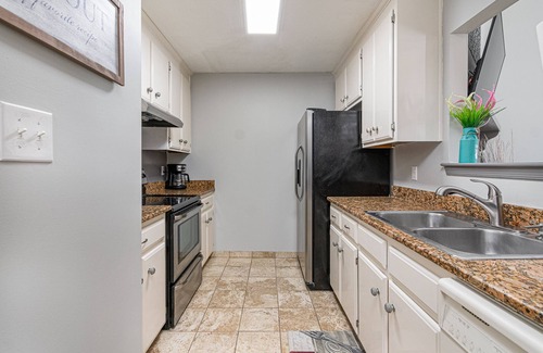 Hampton Condo | Stylish Hampton Condo: Pet Friendly, Child Approved Retreat