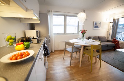 Gronland Apartment | Modern Central Apartment with Pool and Family-Friendly Perks