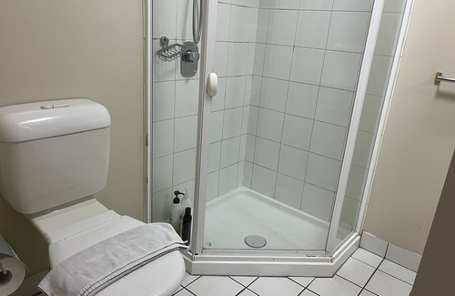 Docklands Apartment | Central and Spacious 2BR Apt w/Wifi, Washing Machine near Docklands, Southbank