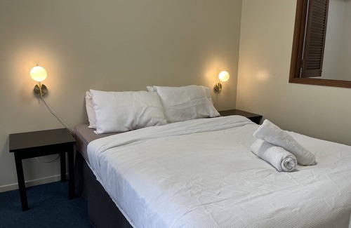 Docklands Apartment | Central and Spacious 2BR Apt w/Wifi, Washing Machine near Docklands, Southbank