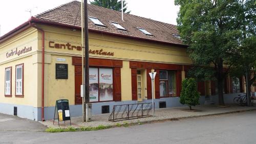 Gyula Apartment | Pet-Friendly Central Apartman with Breakfast Included