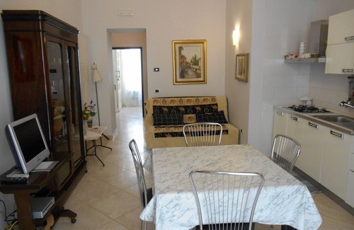 Chiaia House | Oceanfront Apartment "MERGELLINA" Near the Beach - 9.6/10