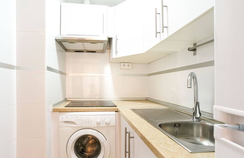 Santa Catalina House | Elegant Apartment in Central Seville with Spa and Kitchen