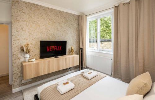 Pembridge Apartment | Prime Notting Hill Apartment: Pet & Child Friendly Retreat
