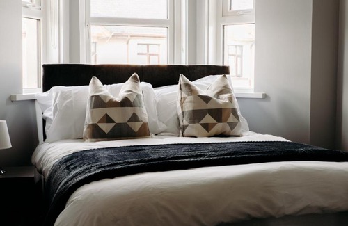 Newcastle Apartment | Eco-Friendly Central Apartment in Newcastle with Hot Tub