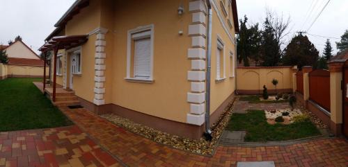 Gyula Apartment | Pet-Friendly Central-Aqua Apartman with Kitchen & High Ratings