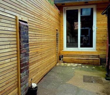 Lincoln House | Modern City Retreat with Hot Tub for Family Enjoyment