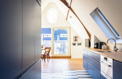 Amsterdam City Centre Apartment | Central Art Apartment - Nieuwmarkt Area