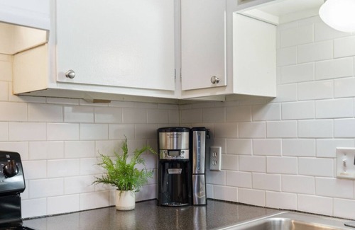 Clarksville Apartment | Cozy Central Austin 2-Story Apartment with Free Parking