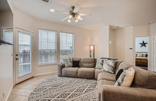 North Loop House | Stylish Central Austin Townhome Minutes from FC Stadium