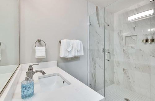 Govalle House | Central Austin 6 Bedroom Gem
