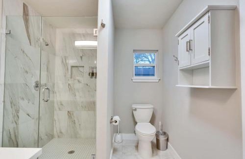 Govalle House | Central Austin 6 Bedroom Gem