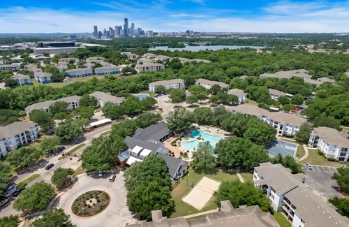 Pleasant Valley Apartment | Central Austin Escape: 3BR 3BA - Resort Pool + Gym + Sleeps 10