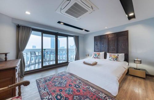 Bang Rak Apartment | Elegant 5-Star River View Hotel in Central Bangkok