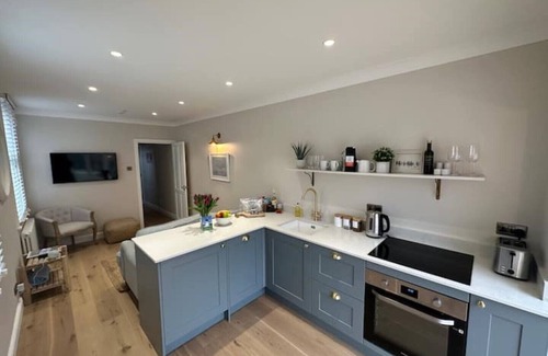 Lytham St. Anne's Cottage | Ideal Central Beach Cottage in Lytham with Breakfast Included