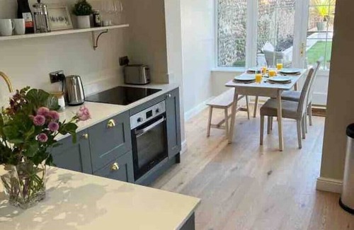 Lytham St. Anne's Cottage | Ideal Central Beach Cottage in Lytham with Breakfast Included