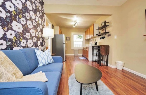 Poets Corner Apartment | Inviting Berkeley Garden Oasis with Breakfast Included