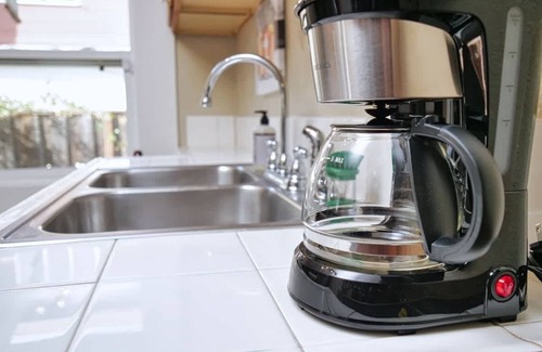 Poets Corner Apartment | Inviting Berkeley Garden Oasis with Breakfast Included
