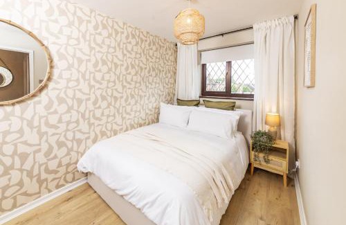 Acocks Green House | Modern Birmingham Home for 6 Near NEC & BHX Airport