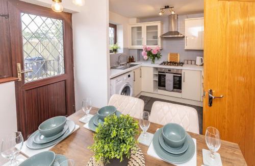 Acocks Green House | Modern Birmingham Home for 6 Near NEC & BHX Airport
