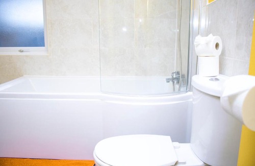 Liverpool House | Discover Central Blissful Haven: Family-Friendly Retreat