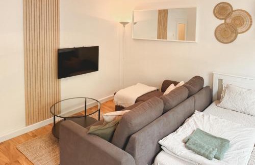 Geidorf Apartment | Cozy Central BOHO Apartment - Child Friendly Retreat