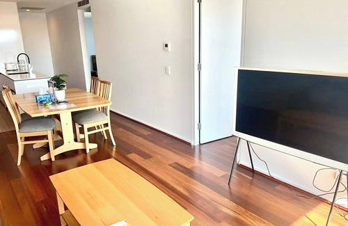 City East Apartment | Central Canberra 2BR Apartment with Parking