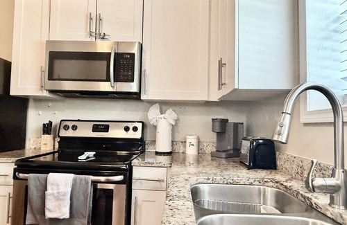 North Charleston Apartment | Cozy 2-Bedroom Apartment Near Airport with Private Entry